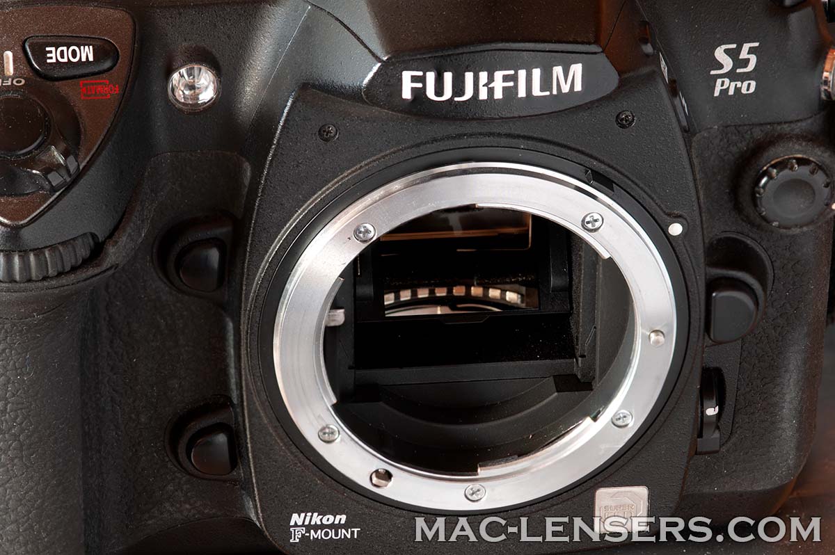 Le Fujifilm S5 Pro construit sur un châssis de Nikon D200